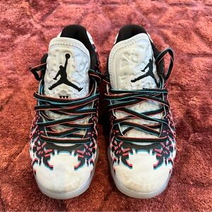 Nike 🏀shoes. Zion 3 “Z-3D”. Sz 3.5 boys. Only worn a few times. Great condition